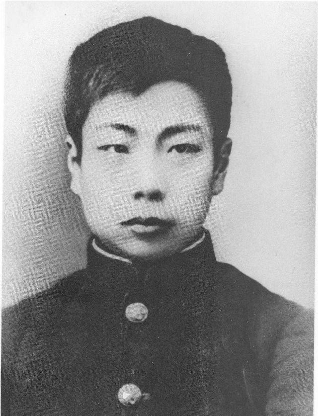 鲁迅当时每月工资350块大洋，如果换算成人民币，大概多少钱？