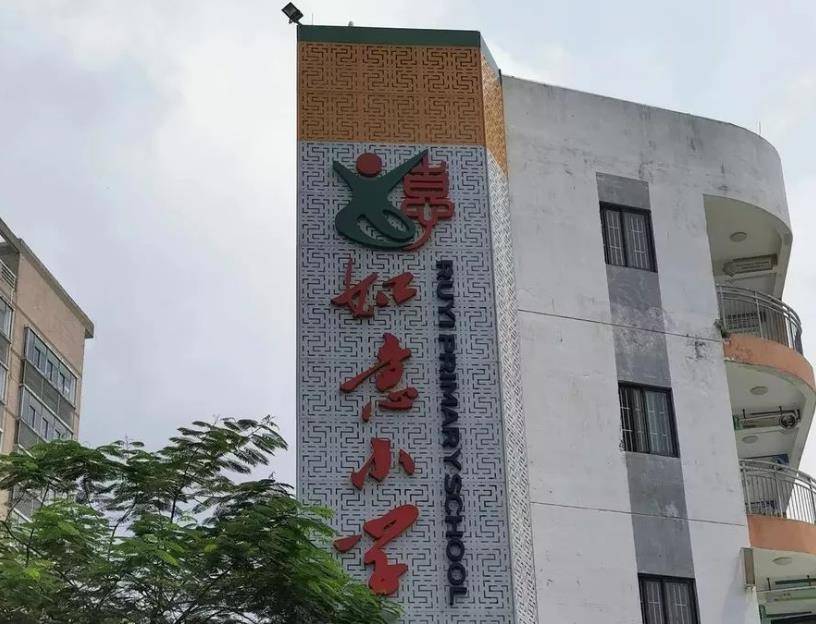深圳网红女校长的人设崩塌史：抄遍网络，被揭发后有很多人同情她