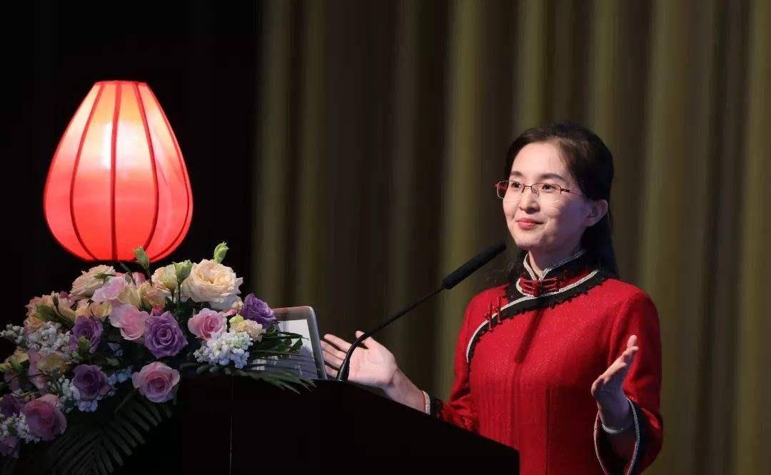 深圳网红女校长的人设崩塌史：抄遍网络，被揭发后有很多人同情她