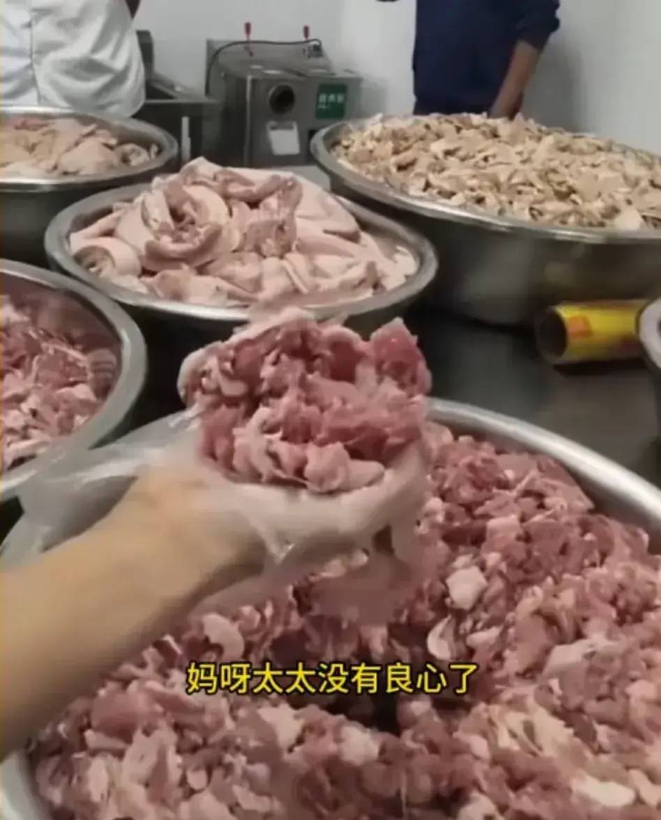 太黑心！中学食堂给学生吃臭肉，引发全网怒火，官方做出回应